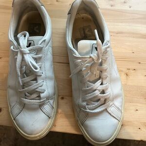 Veja tennis shoes size 39